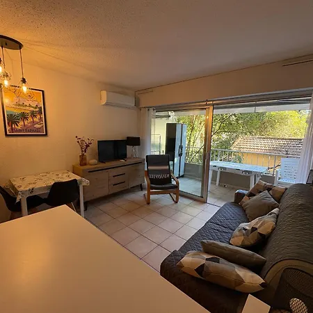 Climatise 2/3 Pers, Balcon, A 50m De La Et 200m Du Centre-ville De Saint-raphael - Fr-1-466a-49 Lejlighed *