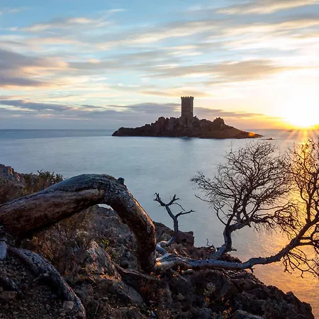 Climatisé 2/3 Pers, Balcon, à 50m De La Et 200m Du Centre-ville De Saint-raphaël - Fr-1-466a-49 * Saint-Raphaël